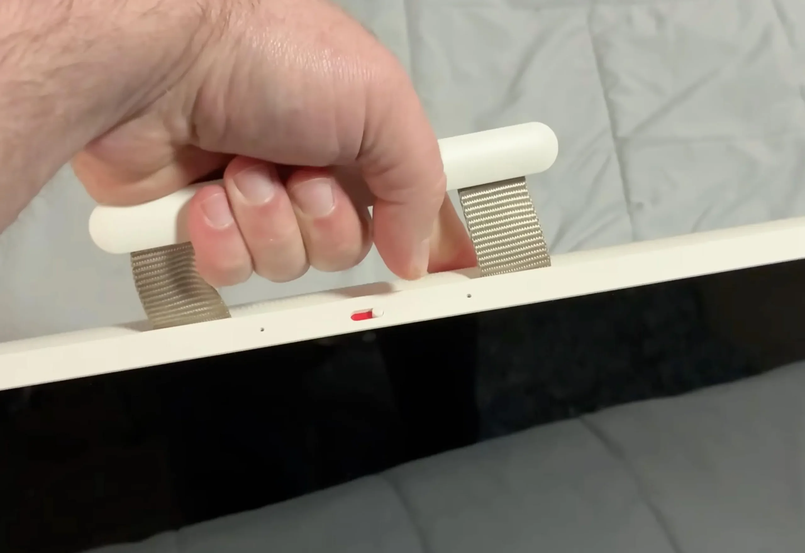 KTC 25-inch Megapad built-in carry handle