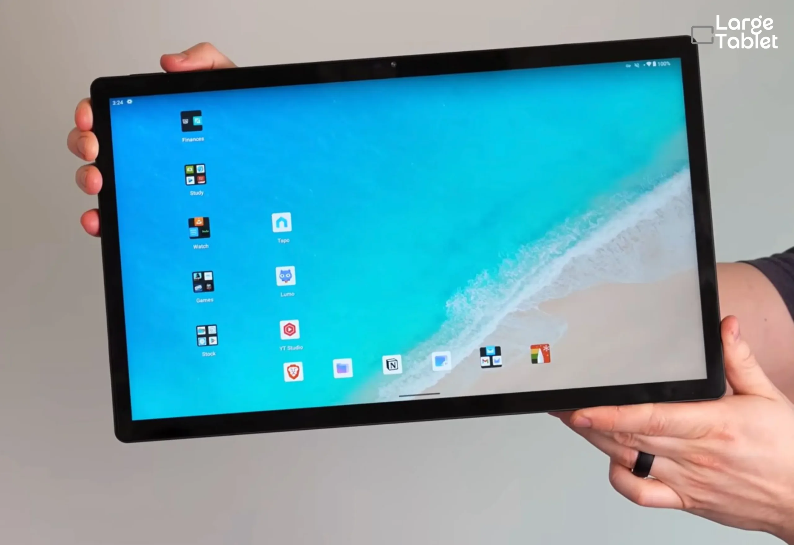 Meswao B3 Pro 15.6-inch Android tablet on a stand